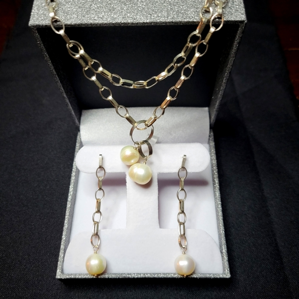 Gorgeous set of sterling 925 and freshwater pearl